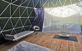 Lincoln Big Green Dome, Hot Tub, Projector, Firepit